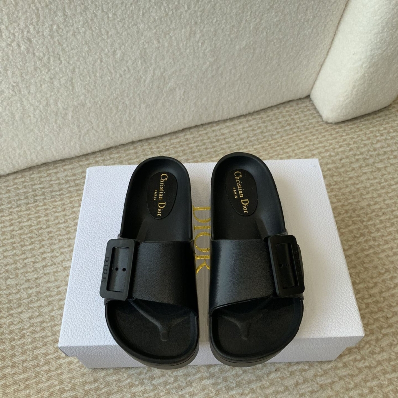 ch**an D*or slippers